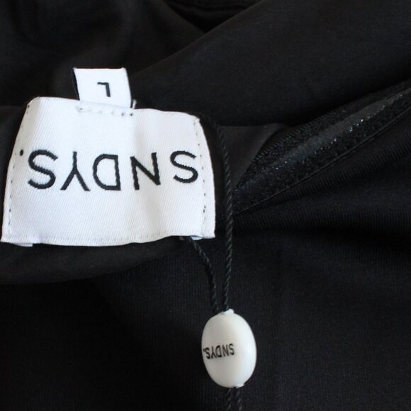 Elegant Black Strapless Maxi Dress - Picture 3 of 11